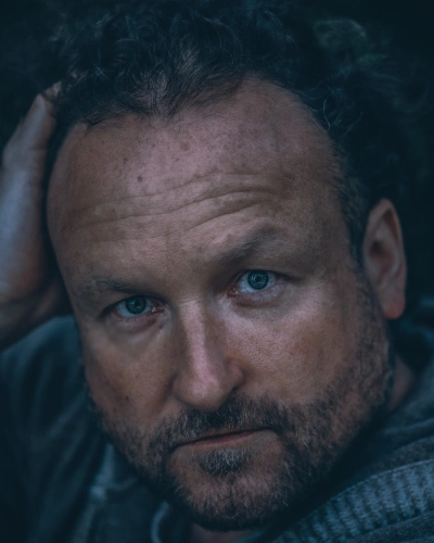 Dramatish fotograph von einer Wiener Musiker